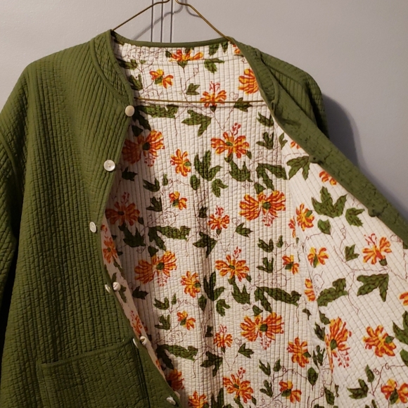 Reversable light weight jacket - Picture 3 of 3